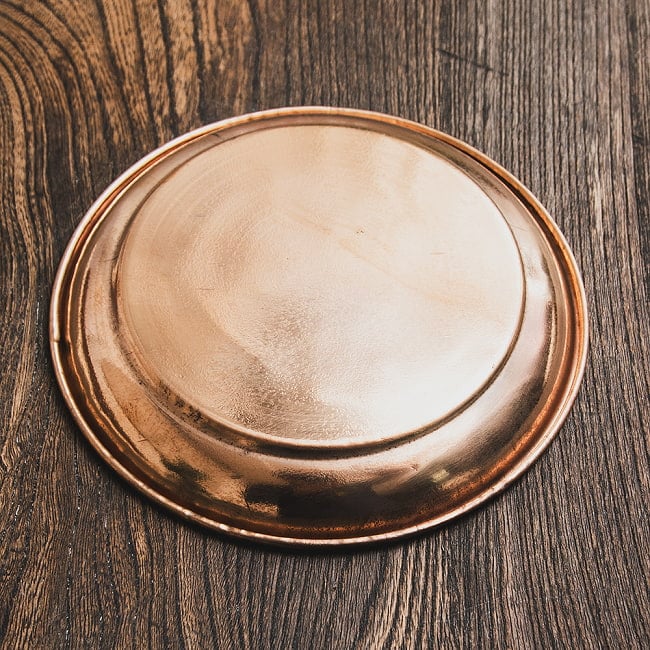 ネパールの銅製 小皿 直径14.5cm 4 - 裏面です。