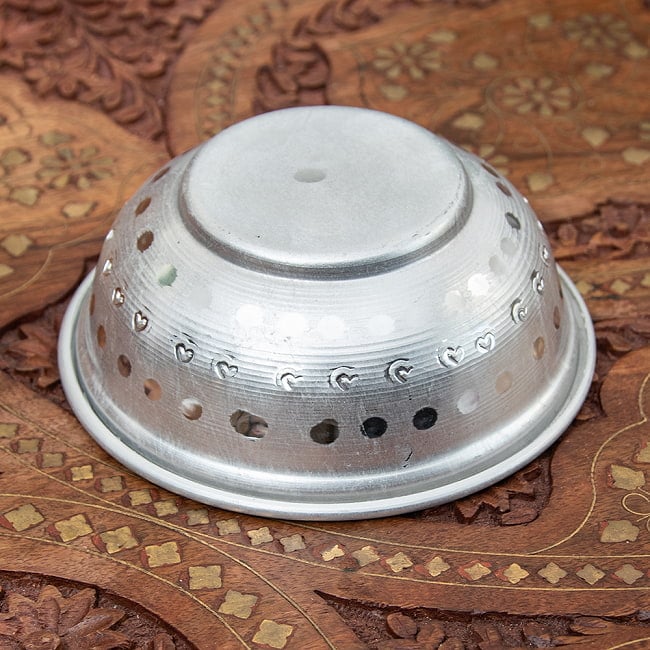 【送料無料・12個セット】インドの透かし彫り軽量アルミボウル - 外径：約12.5cm 4 - 底面の様子です。