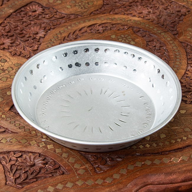 【7個セット】インドの透かし彫り軽量アルミ ミニターリー - 外径:約20cm 3 - 角度を変えてみてみました。