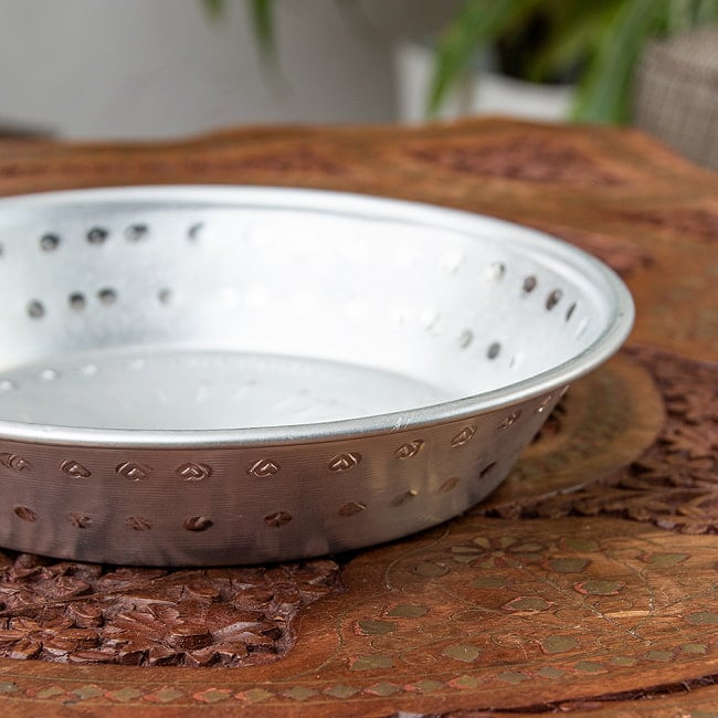 【7個セット】インドの透かし彫り軽量アルミ ミニターリー - 外径:約20cm 4 - 縁が高めになっています。