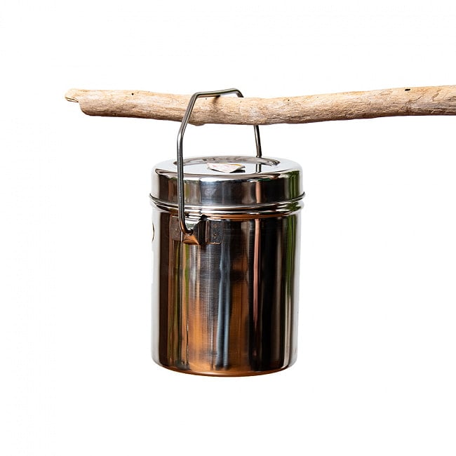 【送料無料・3個セット】〔1.1L〕インドのステンレスミルクポット　ビリー缶　ブッシュクラフト　焚き火とキャンプの直火調理にも 8 - 木の枝などにかんたんにかけられる様になっています。
