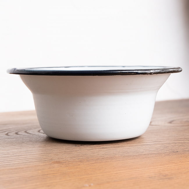 【送料無料・7個セット】印度琺瑯 アンティーク調のホーロー 多目的ボウル - 外径16cm程度 4 - 口が末広がりになっています。