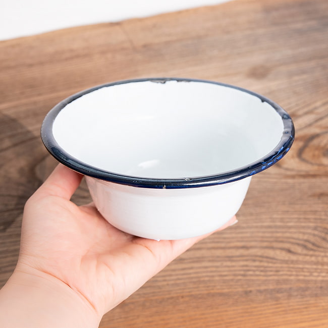 【送料無料・7個セット】印度琺瑯 アンティーク調のホーロー 多目的ボウル - 外径16cm程度 8 - 手に取るとこれくらいのサイズ感です。