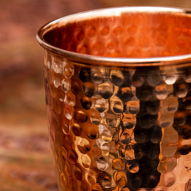 【送料無料・3個セット】インドの鎚目付き銅装飾カップ 3 - 側面から見てみました。