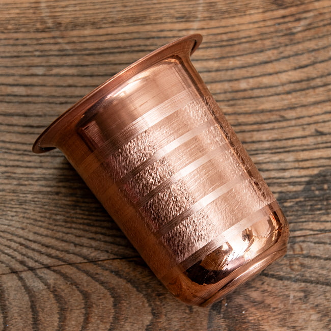 【送料無料・6個セット】インドの広口 銅グラス【高さ：9cm×直径：8cm】 8 - 入荷時期によって線の入り方などが少し異なります。