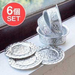 【送料無料・6セット】【3個セット】インド伝統唐草エンボスのアルミソーサーとコースターセット【直径：6.5cm-8cm】の商品写真