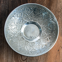 【送料無料・2個セット】手彫り大輪花柄 エンボスアルミボウル 29.5cm - サブ2