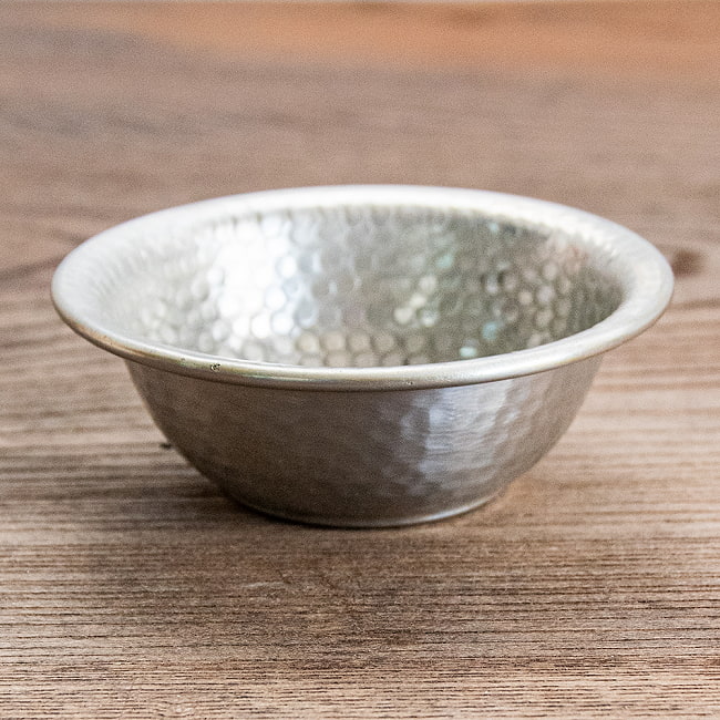 【送料無料・15個セット】ムスリム職人の手仕事が息づく 薄彫り アルミボウル 直径:約8.5cm 4 - 側面から見てみました。