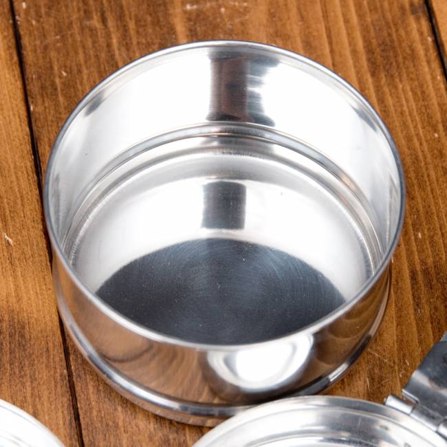 【送料無料・3個セット】鍵が掛かる！インド3段ボンベイ弁当箱　ダッバーワーラー仕様【直径:約9.5cm 高さ:約25cm】 12 - 一段目にカレー、二段目におかず、三段目にご飯、四段目にデザートなど、沢山はいります。