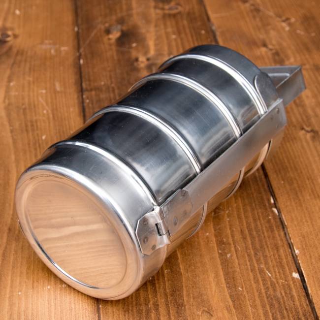 【送料無料・3個セット】鍵が掛かる！インド3段ボンベイ弁当箱　ダッバーワーラー仕様【直径:約9.5cm 高さ:約25cm】 8 - 底面はこのようになっています