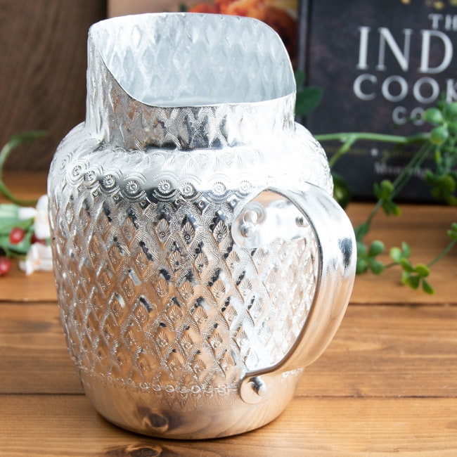 【送料無料・2個セット】タイの飾りつきエンボス・アルミピッチャー【約13.5cm×18.5cm】 6 - 1500ml程度まで水が入れられるので容量は十分です。