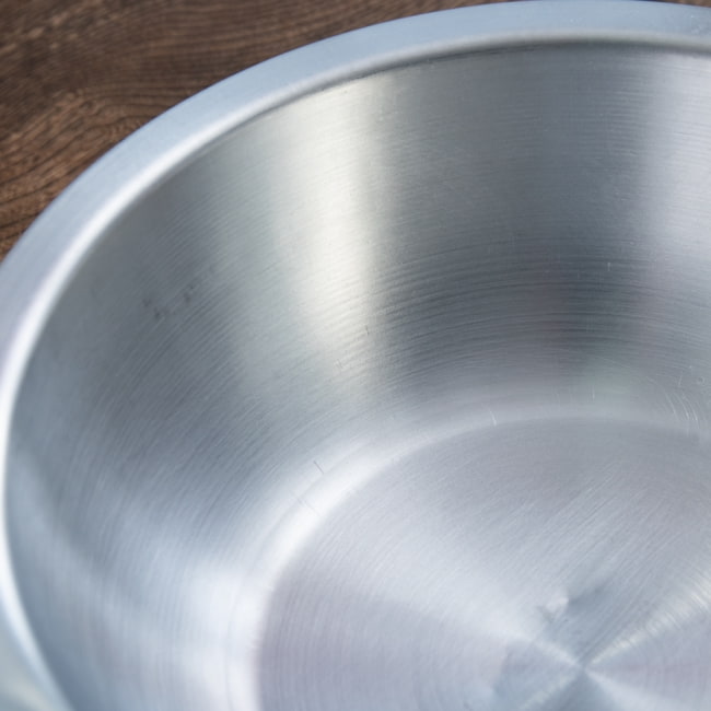 【送料無料・12個セット】キャンプにも便利なアルミボウル　ミキシングボウル〔約20.7cm×約5.8cm〕　シンプルだけど、ぬくもりあるタイの食器 4 - 拡大写真です