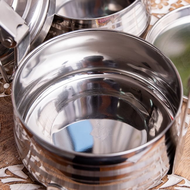 【送料無料・3個セット】【2段】インドのステンレス弁当箱[17cm] 10 - ステンレスなので、匂いがつきにくいです。