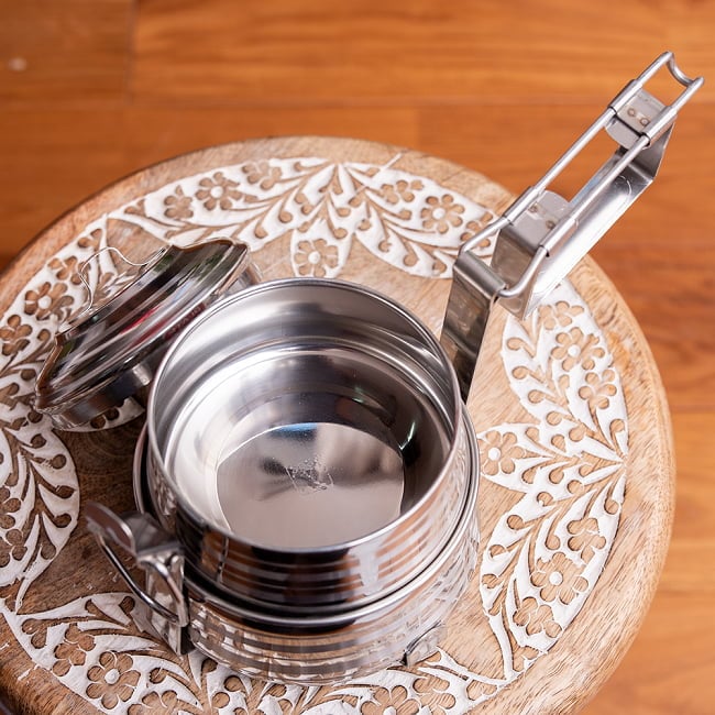 【送料無料・3個セット】【2段】インドのステンレス弁当箱[17cm] 7 - 1段目を開けてみました