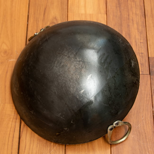 【3個セット】インドの屋台用鉄製カダイ(インド鍋 鉄鍋) - 直径約35cm 5 - 底面を見てみました。