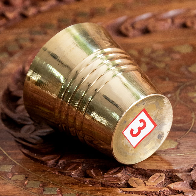 【3個セット】インドの礼拝用 ブラス製 プージャグラス カップ 高さ：約4cm 5 - 底面の様子です。