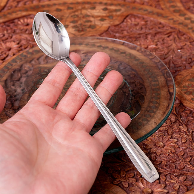 【12個セット】レトロな雰囲気漂う インド製 ソーダスプーン 柄が長い クリームソーダ パフェ フロート デザートに最適 11 - このくらいのサイズ感になります