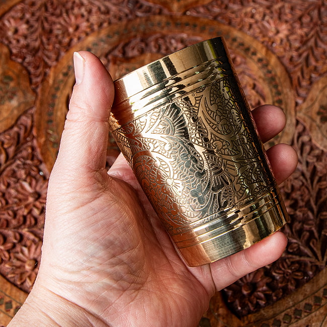 【6個セット】高級感のある ブラスのウォーターグラス 高さ10cm 7 - このくらいのサイズ感です