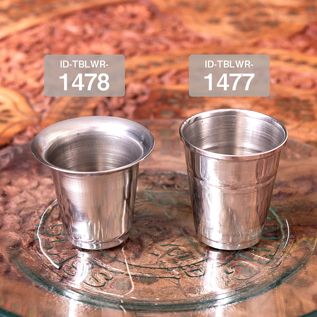 【12個セット】小さなステンレスのチャイカップ　プージャグラス　ショットグラスサイズ〔約4.4cm 約40ml〕 8 - 同ジャンル品とのサイズ比較です。こちらは【ID-TBLWR-1478】です。