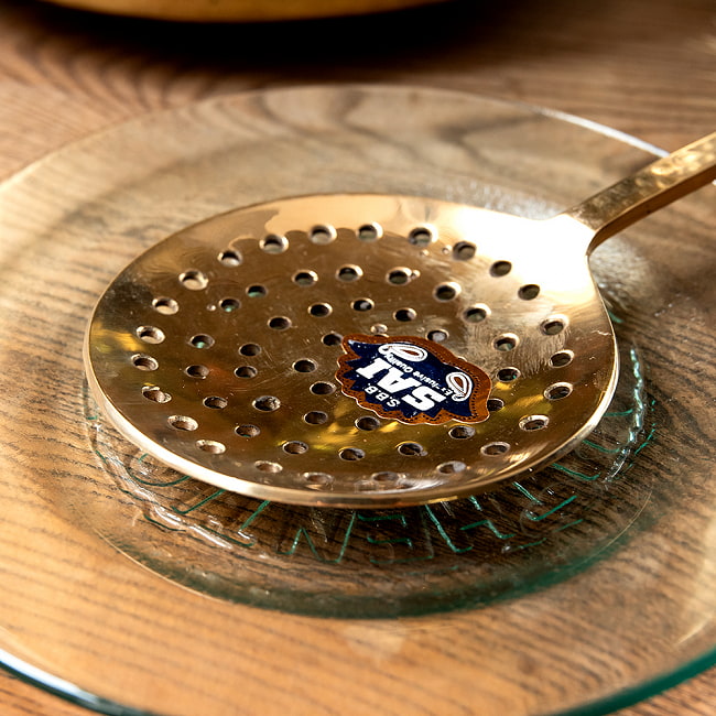 【3個セット】高級感のある槌目模様インドのブラスレードル ラドル 穴あり　約37cm 5 - 横から見てみました。