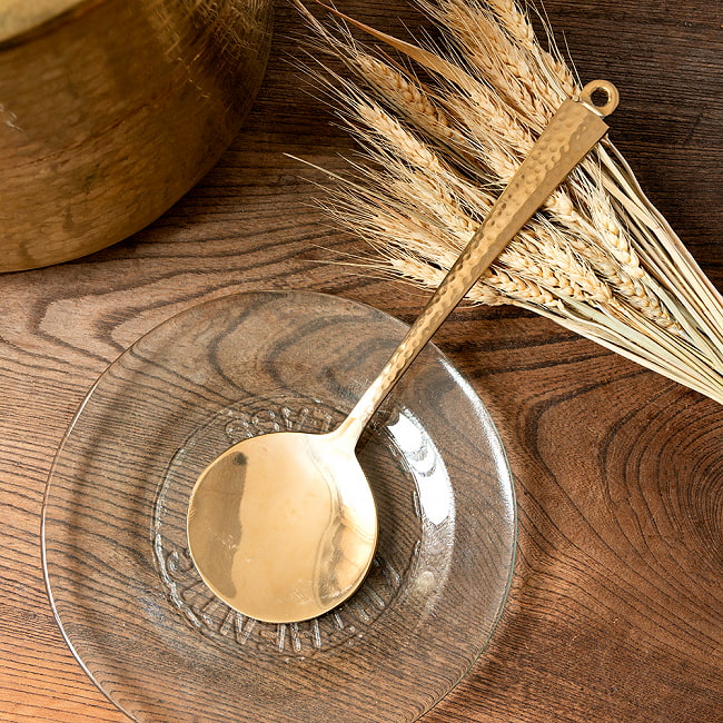 【3個セット】高級感のある槌目模様インドのブラスサーブスプーン　約27cm 4 - 全体写真です。