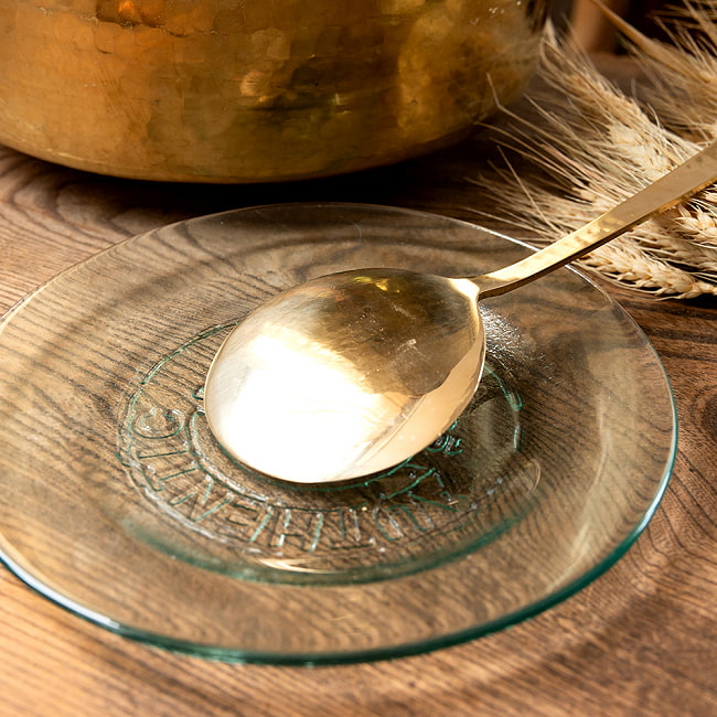 【3個セット】高級感のある槌目模様インドのブラスサーブスプーン　約27cm 7 - 側面から見てみました。