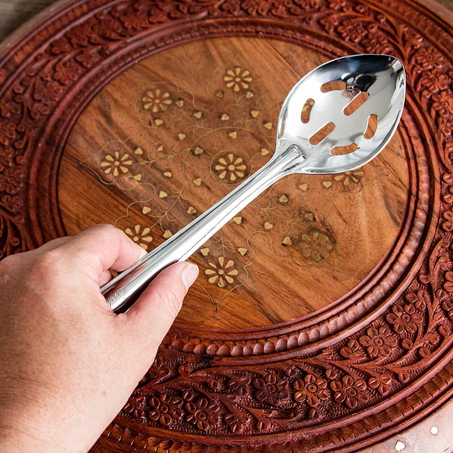 【6個セット】【インドの大スプーン】取り分け等に サブジスプーン 26cm 6 - 手に取るとこれくらいのサイズ感です。