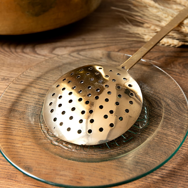 【6個セット】高級感のある槌目模様インドのブラスレードル ラドル 穴あり 約37cm 7 - 側面から見てみました。