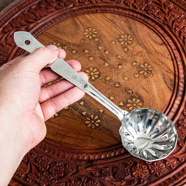 【12個セット】【インドの大スプーン】取り分け等に ダールサーブスプーン お玉 23cm 8 - 手に取るとこれくらいの大きさです。