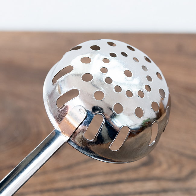 【12個セット】タイスキ鍋などへ便利　ステンレス製の穴あきお玉　レードル　タイのキッチンから 9 - 裏面です
