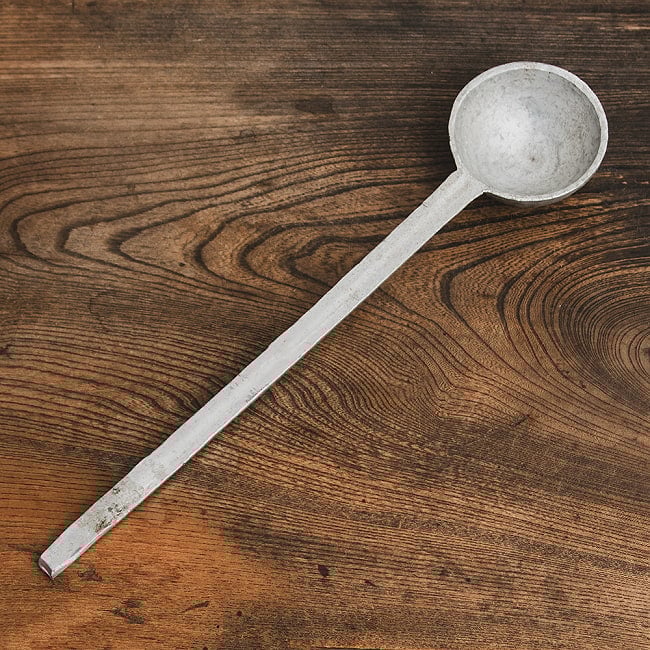 【12個セット】現地感ありすぎるネパールのアルミお玉 ダールレードル 3 - 全体図です。