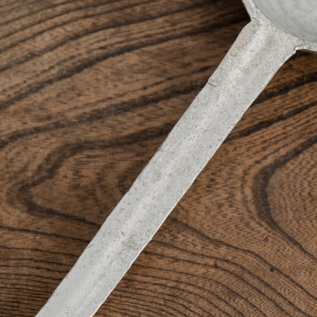 【12個セット】現地感ありすぎるネパールのアルミお玉 ダールレードル 5 - 持ちて部分です。