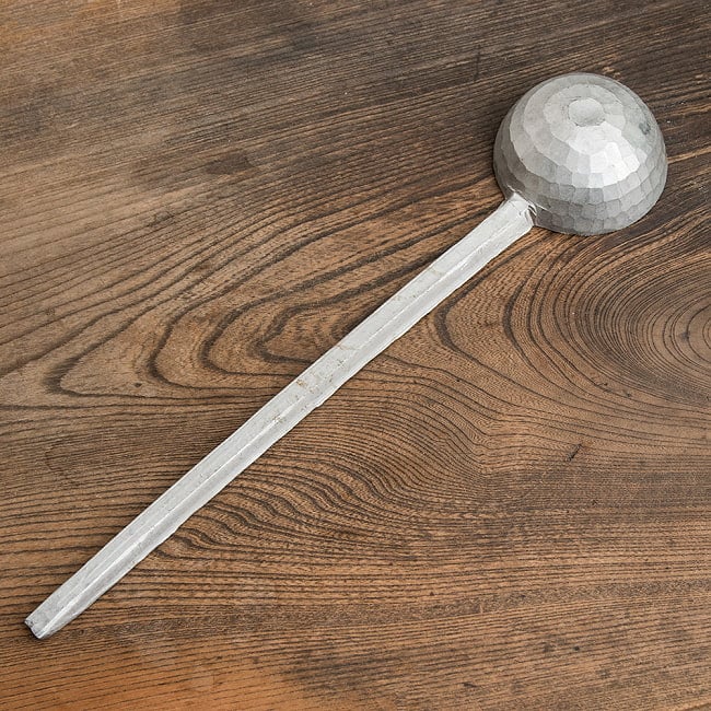 【12個セット】現地感ありすぎるネパールのアルミお玉 ダールレードル 8 - 裏面です。