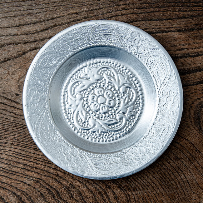【5個セット】インド伝統唐草エンボスのアルミ皿【直径：16cm】 3 - 単体での様子です。