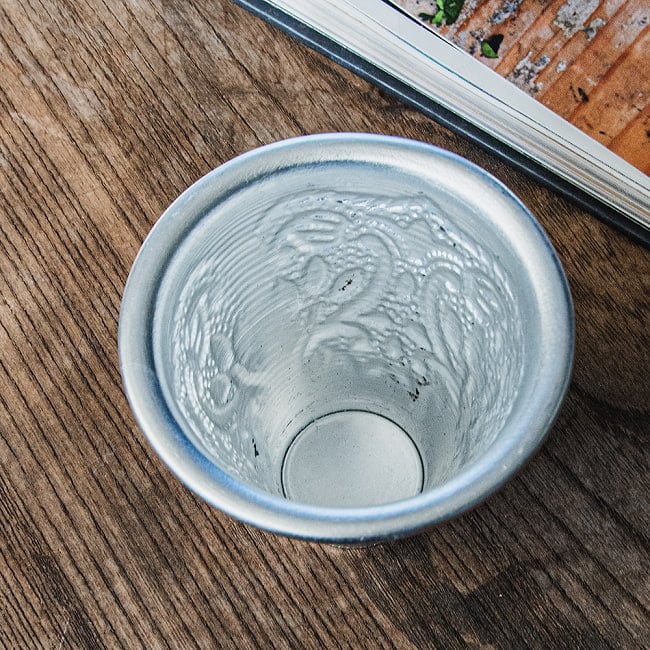 【5個セット】インド伝統唐草エンボスの アルミ ミニコップ【高さ：約6.5cm】 4 - 中はこのようになっております