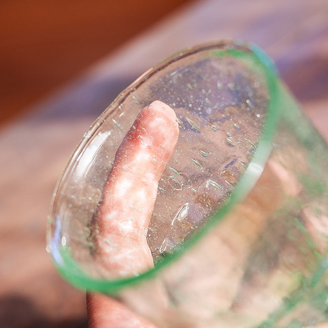 【2個セット】ハノイの伝統的ビアホイグラス　ビールジョッキ　ベトナムの屋台文化を感じる　無骨で温かみのあるビールグラス　中ジョッキ　〔約12.5cm×約8cm 約300ml〕 17 - 無数の気泡が一つ一つの個性になっています