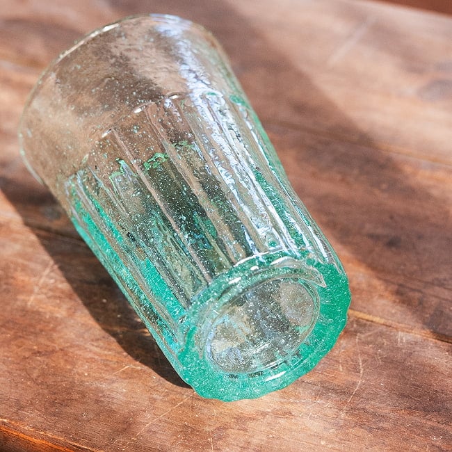 【3個セット】ハノイの伝統的ビアホイグラス　ビールジョッキ　ベトナムの屋台文化を感じる　無骨で温かみのあるビールグラス　中ジョッキ　〔約12.5cm×約8cm 約300ml〕 9 - 底面です