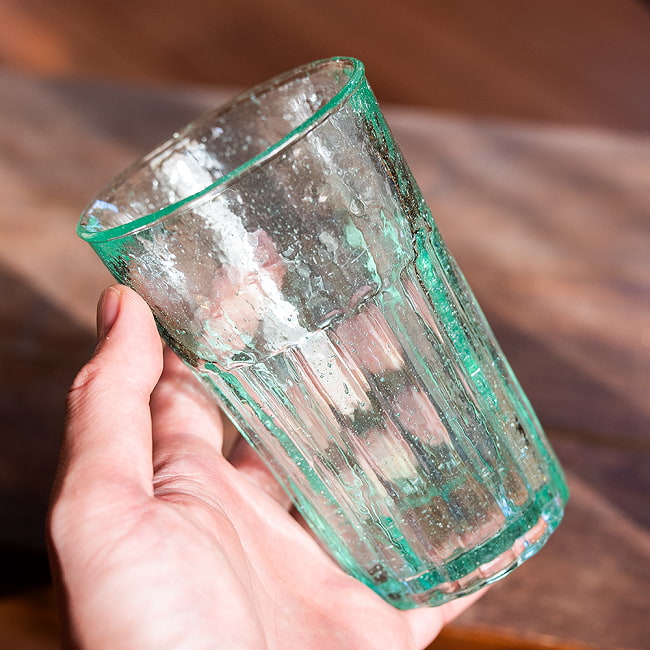 【5個セット】ハノイの伝統的ビアホイグラス　ビールジョッキ　ベトナムの屋台文化を感じる　無骨で温かみのあるビールグラス　中ジョッキ　〔約12.5cm×約8cm 約300ml〕 14 - このくらいのサイズ感になります