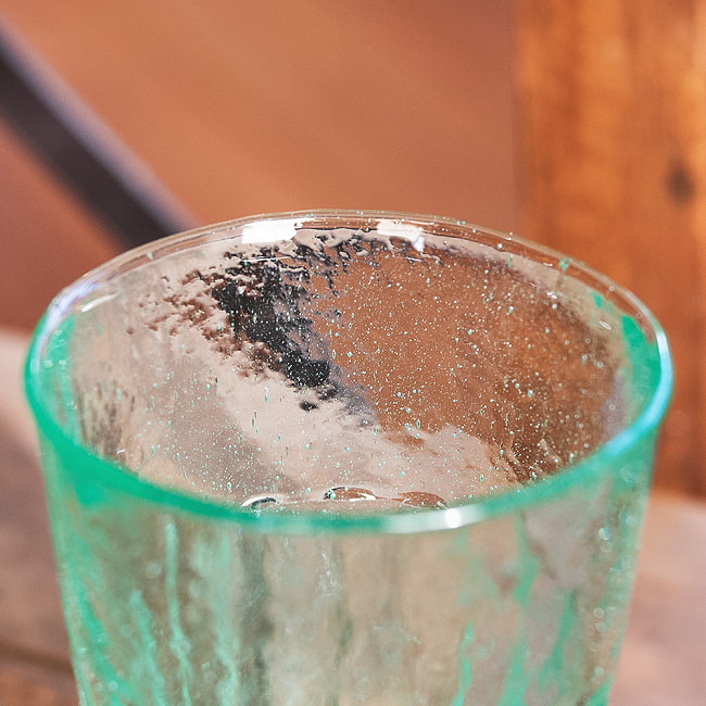 【10個セット】ハノイの伝統的ビアホイグラス　ビールジョッキ　ベトナムの屋台文化を感じる　無骨で温かみのあるビールグラス　中ジョッキ　〔約12.5cm×約8cm 約300ml〕 7 - 昔ながらの製法で手作り