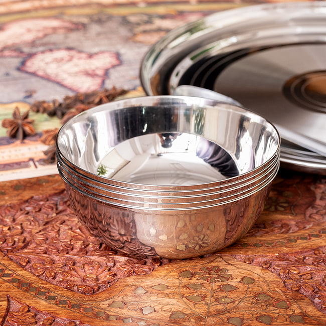 【2個セット】重ねられるカレー皿 大きめ サービングカトリ 取り分けサイズ〔約13.7cm×約4.7cm 約500ml〕 8 - 積み重ねるとこのような感じに。ぴったりと重なるので省スペース!