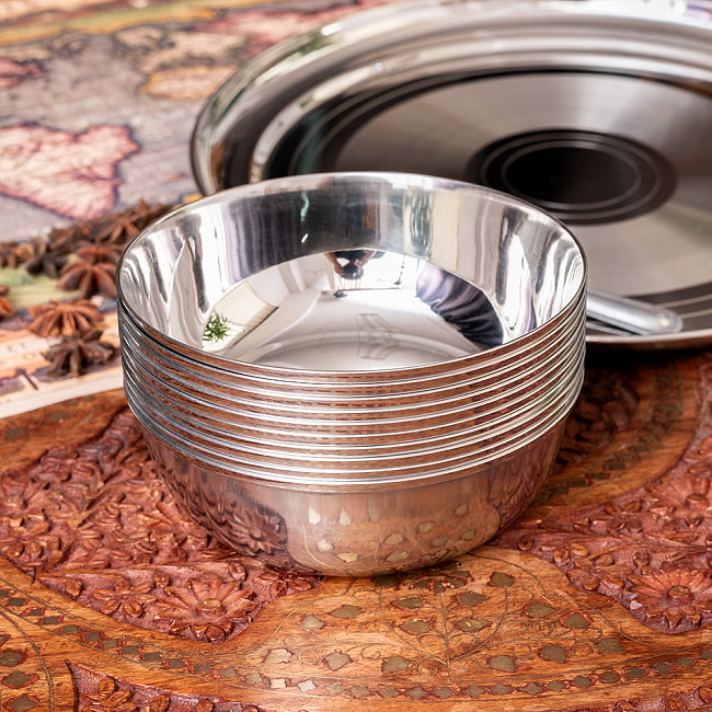 【2個セット】重ねられるカレー皿 大きめ サービングカトリ 取り分けサイズ〔約14.7cm×約5.1cm 約600ml〕 8 - 積み重ねるとこのような感じに。ぴったりと重なるので省スペース!