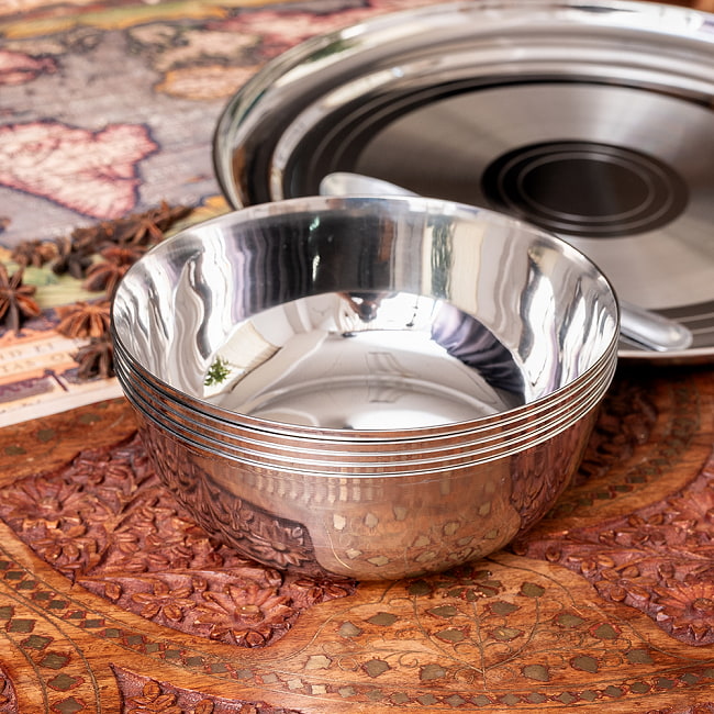 【2個セット】重ねられるカレー皿 特大 サービングカトリ 取り分けサイズ〔約16.5cm×約6cm 約900ml〕 8 - 積み重ねるとこのような感じに。ぴったりと重なるので省スペース!