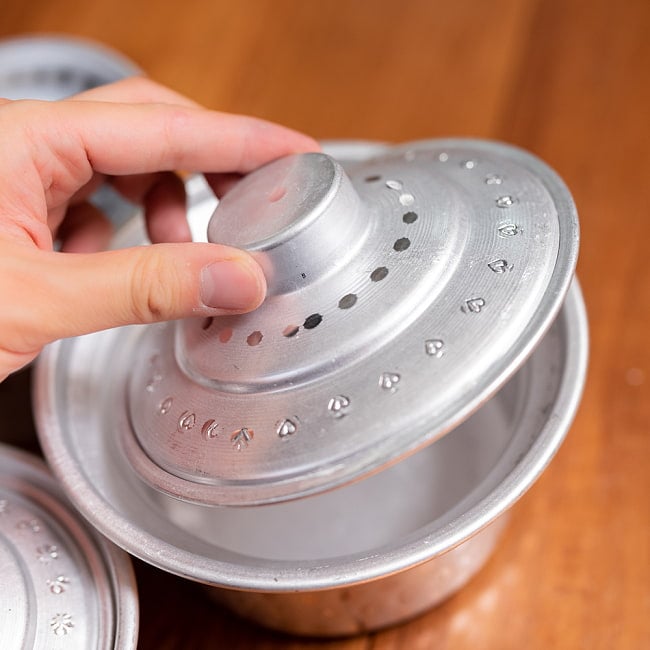 【6個セット】スタッキングができる　蓋付きアルミハンディ3点セット　軽量で省スペース！キャンプにもオススメの食器 9 - 蓋を持ったところです