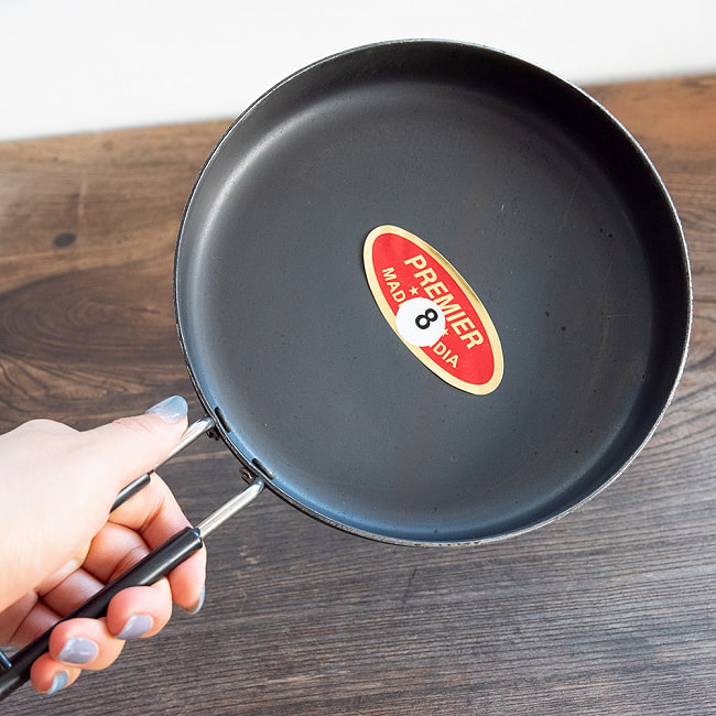 【6個セット】鋼鉄製の片手カダイ(直径約18.5cm) 11 - 手に持ってみました。