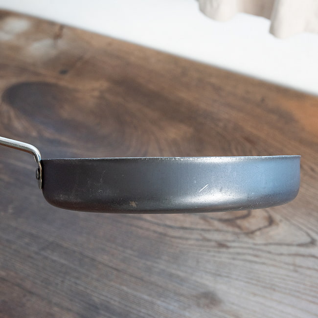 【6個セット】鋼鉄製の片手カダイ(直径約18.5cm) 8 - 横から見てみました。