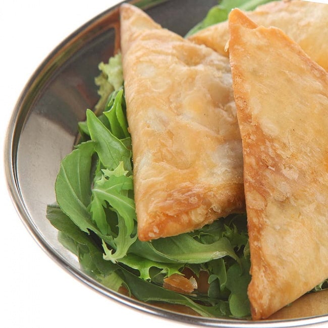 【6個セット】重ねられるティファン小皿　ステンレスの薄小皿(約12cm) 9 - サモサを載せると一気にインドな食卓に♪