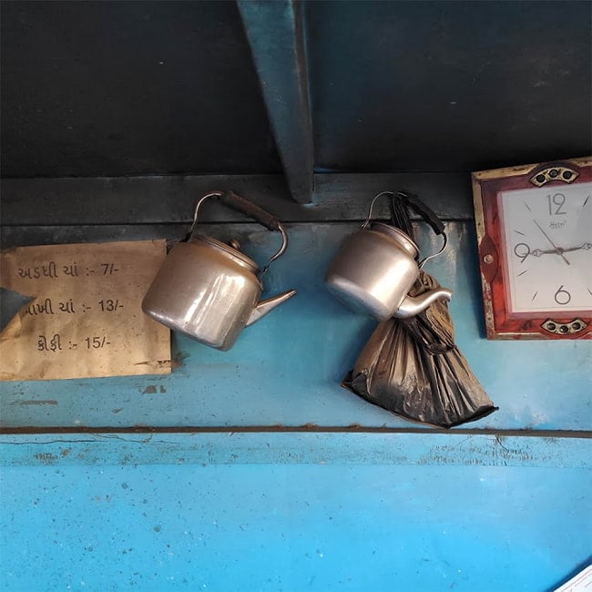 【6個セット】【チャイ15杯分くらい】レトロケトル インドのやかん 1200cc程度 10 - チャイはインドの風景と切り離せない文化です。