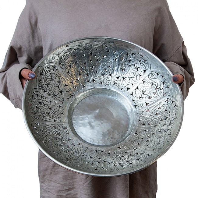 【6個セット】伝統手彫り大輪唐草 エンボスアルミボウル36.5cm 11 - 大ぶりなボウルです。