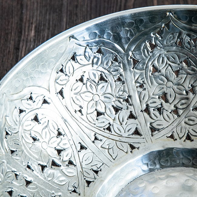 【6個セット】伝統手彫り大輪唐草 エンボスアルミボウル36.5cm 4 - モラダバードの伝統的な手工芸により作られています。