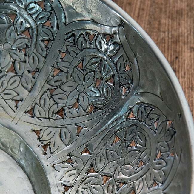 【6個セット】伝統手彫り大輪唐草 エンボスアルミボウル36.5cm 5 - 細かに作られています。